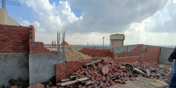 وزير الإسكان يُصدر 8 قرارات لإزالة مخالفات البناء المقامة بالساحل الشمالي الغربي