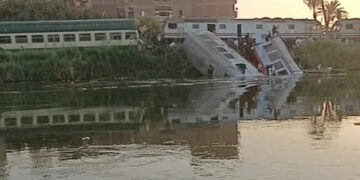 عاجل.. تصادم قطارين سكة حديد في المنيا وسقوط عربات في ترعة الإبراهيمية