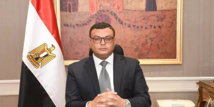 وزير الإسكان يعقد عدة اجتماعات صباح اليوم مع مسئولى شركات المقاولات لمتابعة سير العمل بمشروعات المدن الجديدة