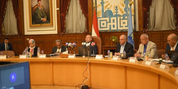 محافظ القاهرة يبحث الاستعداد لاستضافة المنتدى الحضرى العالمى 4 نوفمبر