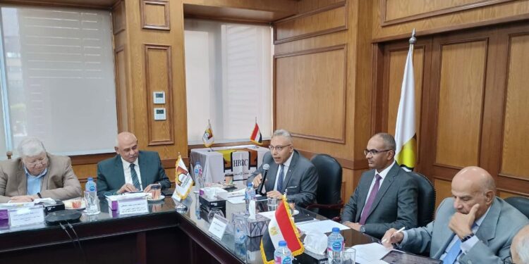 نائب وزير الإسكان يعقد أولى اجتماعات اللجنة التنسيقية العليا لوضع الهيكل المؤسسي لأكواد