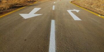 الشربيني: طريق سيوة / مطروح أول الطرق الخرسانية بالمنطقة الشمالية الغربية لتحمل أوزان الشاحنات