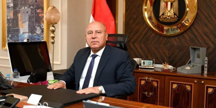 اليوم.. نائب رئيس الوزراء للتنمية الصناعية يلتقى مستثمرى الفيوم لحل مشاكلهم