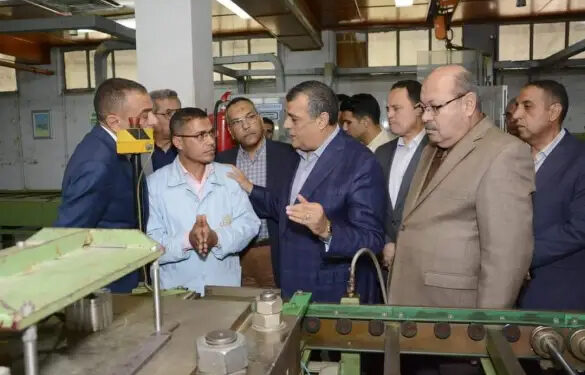 وزير الإنتاج الحربى يتفقد شركة قها للصناعات الكيماوية