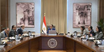 رئيس الوزراء يتابع مع وزير الطيران المدني موقف تطوير مطاري “برج العرب” و”العلمين الدولي”