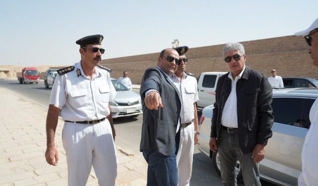 وزير السياحة والآثار يقوم بجولة تفقدية داخل منطقة أهرامات الجيزة