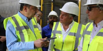 وزير قطاع الأعمال العام يتفقد مصانع شركة “سيجوارت” لإنتاج الفلنكات الخرسانية