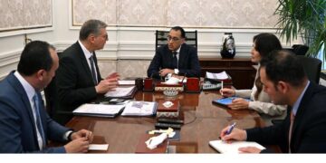 رئيس الوزراء يتابع مع وزير البترول عدداً من ملفات العمل