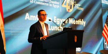 وزير الاستثمار والتجارة الخارجية يستعرض فرص ومقومات الاستثمار بالسوق المصري