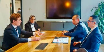 وزير الاستثمار يلتقي مجموعة “يورو كلير” و « Deme Hyport Energy» لبحث تطورات مشروع إنتاج الهيدروجين الأخضر