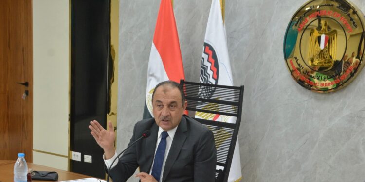 وزير قطاع الأعمال يستعرض آخر تطورات المشروع القومي للغزل والنسيج مع رؤساء الشركات التابعة