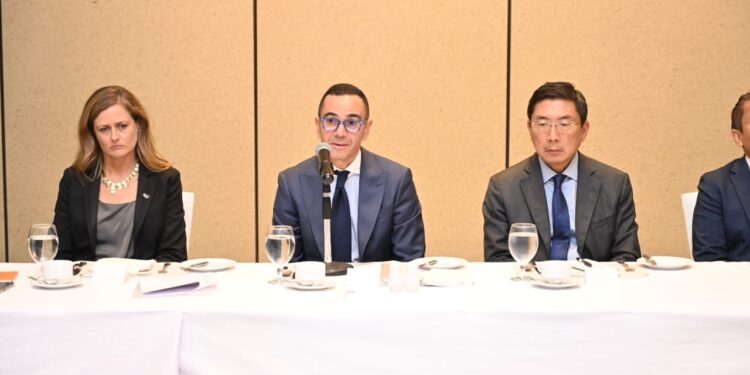 وزير الاستثمار يشارك في الاجتماع الشهري لسفراء دول آسيا ويستعرض الفرص الاستثمارية الواعدة في مصر.