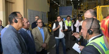 رئيس الوزراء يتفقد مصنع شركة “كناوف” الألمانية للألواح الجبسية