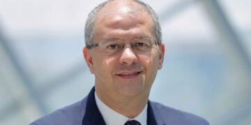 المصرية للاتصالات تعين وائل حنفي نائباً للرئيس التنفيذي للشئون المالية