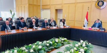 وزير الاستثمار يلتقى وكلاء شركات السيارات العالمية والموزعين لبحث توطين صناعة السيارات في مصر