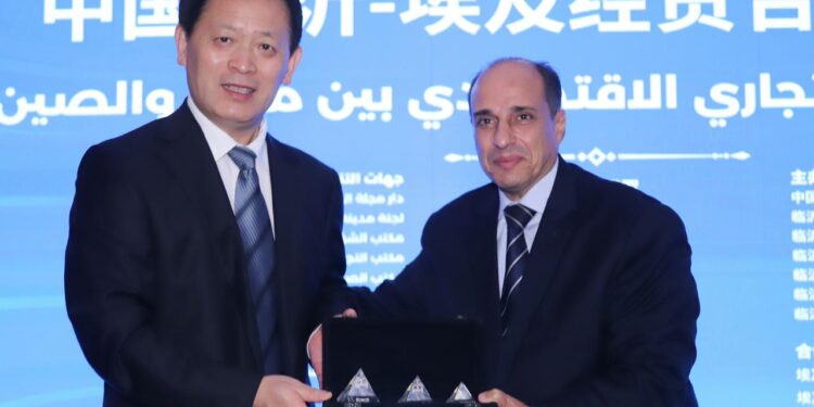 جمعية رجال الأعمال المصريين توقع اتفاقية تعاون مع لجنة مدينة لينيي الصينية لتعزيز التجارة الدولية
