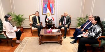 باستثمارات 30 مليون يورو.. وزير الصناعة يبحث موقف مصنع الأنظمة الكهربائية للسيارات