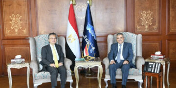 الفريق أسامة ربيع يبحث سبل التعاون المشترك مع السفير الياباني في مجالات التدريب والتحول الأخضر