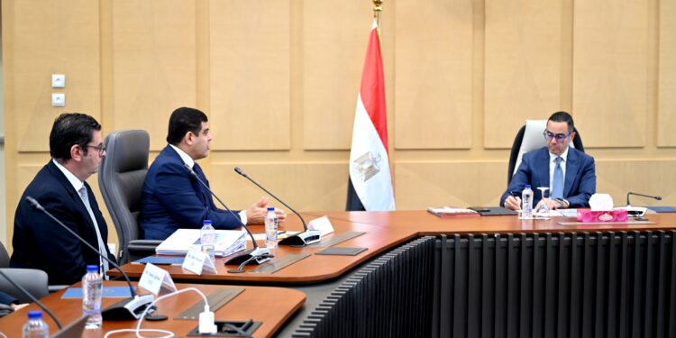 وزير الاستثمار  يلتقي الرئيس التنفيذي لشركة ماجنوم العقارية لاستعراض مشروعها الاستثماري بالعاصمة الإدارية باستثمارات مليار دولار