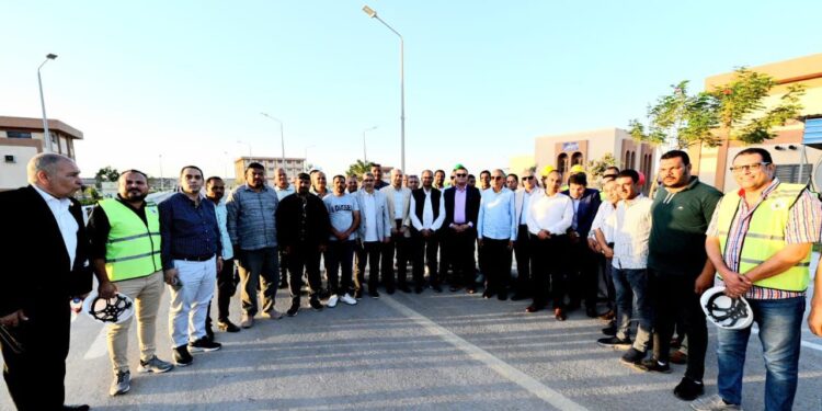 وزير الإسكان ومحافظ المنيا يتفقدان سير العمل بمحطتى تنقية مياه الشرب ومعالجة الصرف الصحى بمدينة المنيا الجديدة