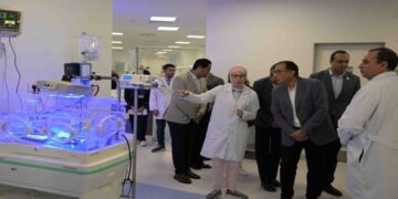 رئيس الوزراء يتفقد مجمع السويس الطبي