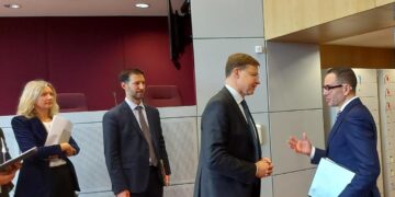 وزير الاستثمار يلتقي المفوض الأوروبي للتجارة لبحث سبل تعزيز العلاقات التجارية بين مصر والاتحاد الأوروبي