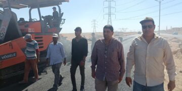 رئيس جهاز الشروق يُعلن الانتهاء من رصف المرحلة الأولى للمحور الشرقي للمدينة
