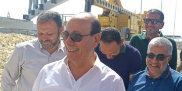 وزير الإسكان يتابع سير العمل بمحور “عمرو بن العاص”.. ورئيس “الجهاز المركزى للتعمير” يتفقد الأعمال من الموقع