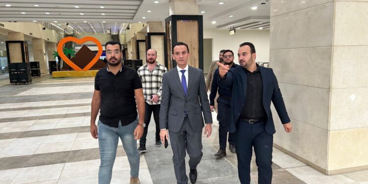 مساعد الوزير يتفقد الاستعدادات اللوجستية الجارية بمركز المنارة للمؤتمرات الدولية لاستضافة المنتدى الحضرى العالمى