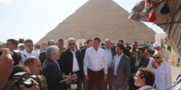 وزيرا السياحة والزراعة يطلقان البرنامج الوطني لرعاية وحماية الخيول والإبل بالمناطق الأثرية