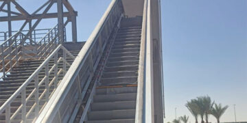 رئيس جهاز 6 أكتوبر يعلن الانتهاء من تركيب سلالم كهربائية ببعض كباري المشاة بطريق الواحات