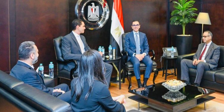 وزير الاستثمار يلتقي وفد شركة بروكتر آند جامبل-مصر لاستعراض مشروعات الشركة بالسوق المصري