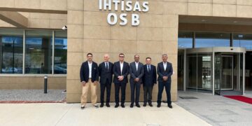 وزير الإسكان يزور المنطقة الصناعية بولاية كوجالى التركية للاطلاع على نظم الإدارة والتحكم والتشغيل القياسي للمنطقة