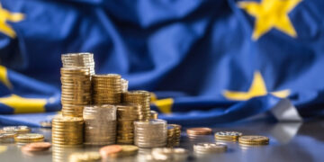 عضو بالمركزي الأوروبي: يجب خفض أسعار الفائدة الشهر المقبل