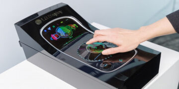 إل جي تستعرض شاشة ثورية يمكن سحبها وتمديدها 10000 مرة