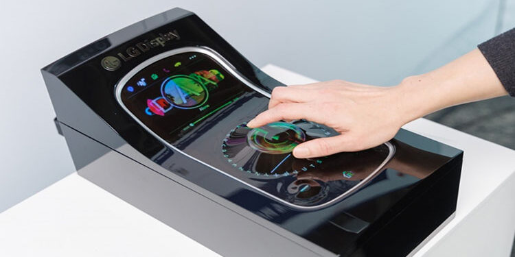 إل جي تستعرض شاشة ثورية يمكن سحبها وتمديدها 10000 مرة