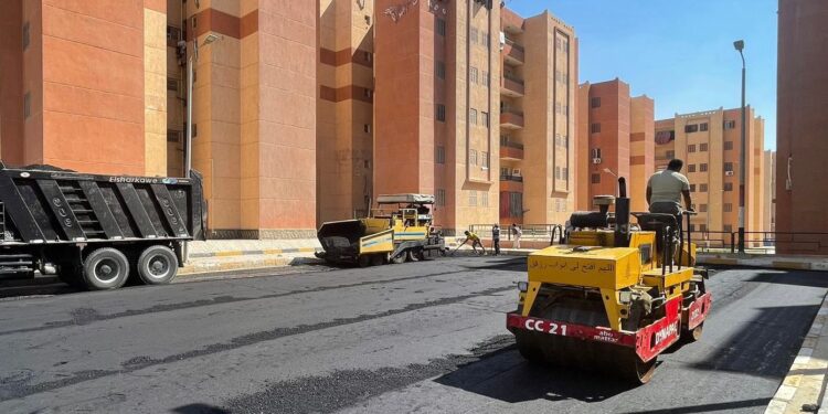 وزير الإسكان: استكمال رفع كفاءة منظومة الطرق والتطوير بمدن 15 مايو والشروق وبني سويف الجديدة