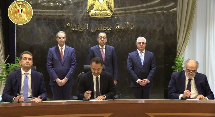 رئيس الوزراء يشهد توقيع عقد حق انتفاع بالأرض لإنشاء مركز “كيميت” للبيانات باقتصادية قناة السويس