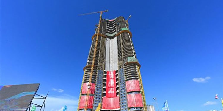 وزير الإسكان يكشف الملحمة الهندسية لتنفيذ الهيكل الخرسانى لأطول برج على ساحل البحر المتوسط
