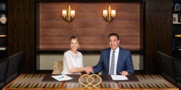 أبوظبي للاستثمارات السياحية توقع اتفاقية مع أكور الفرنسية لإدارة فندق سوفيتيل ليجند بجوار المتحف المصري الكبير