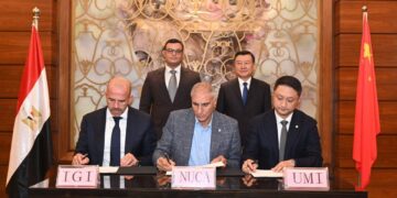 وزيرا الإسكان المصرى والصينى يشهدان توقيع اتفاقية إدارة وتشغيل منطقة الأعمال المركزية