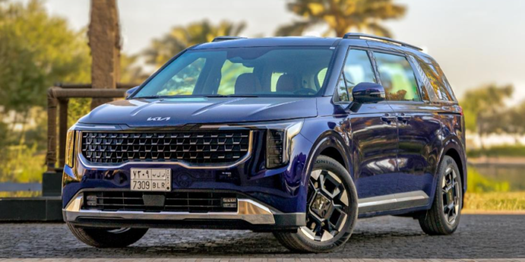 كيا كارنفال 2025 تظهر لأول مرة