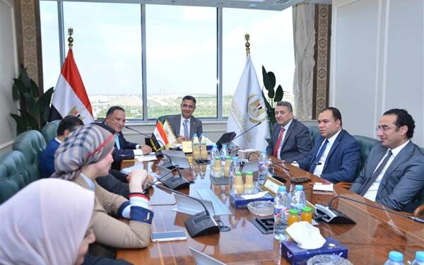 وزير التموين يعقد اجتماعاً مع الهيئة البرلمانية لحزب الشعب الجمهوري لبحث سبل التعاون