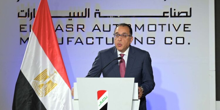 رئيس الوزراء يشهد احتفالا ببدء الإنتاج والتشغيل بشركة “النصر للسيارات” .. وتسليم أول دفعة من أتوبيسات “نصر سكاي”