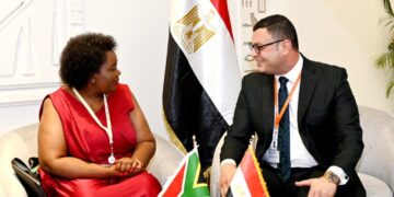 وزير الإسكان يعرض على نظيرته من جنوب أفريقيا التجربة العمرانية المصرية.. ويبحثان سبل تعزيز التعاون المشترك