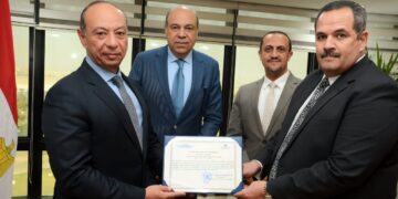 منح مطاري العلمين وسوهاج شهادة ترخيص واعتمادهم كمطارات دولية