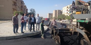 رئيس جهاز مدينة 15 مايو يتفقد أعمال رفع كفاءة الطرق والأحياء السكنية بالمرحلة الثالثة بالمدينة