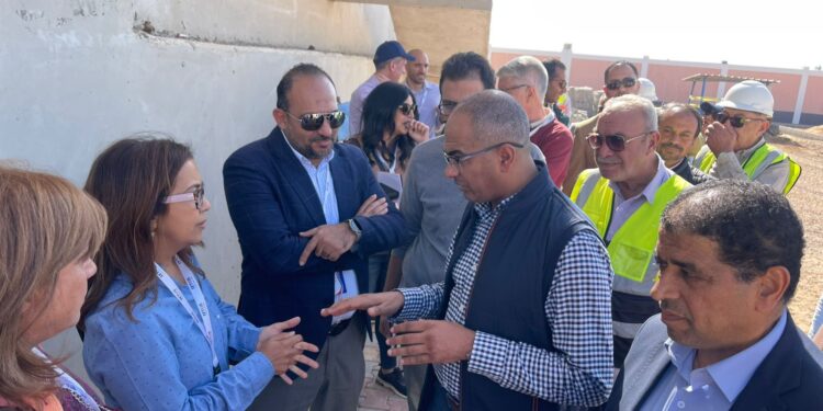 نائب وزير الإسكان يتفقد مشروعات الصرف الصحي المتكامل بمحافظة المنوفية برفقة بعثة من البنك الدولي