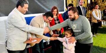 وزير الإسكان ومحافظ دمياط يسلمان عقود وحدات المبادرة الرئاسية “سكن لكل المصريين” لمستحقيها بمركز “شطا” بمحافظة دمياط