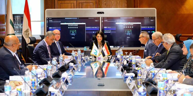 وزيرة التخطيط: تترأس اجتماع مجلس إدارة بنك الاستثمار القومي